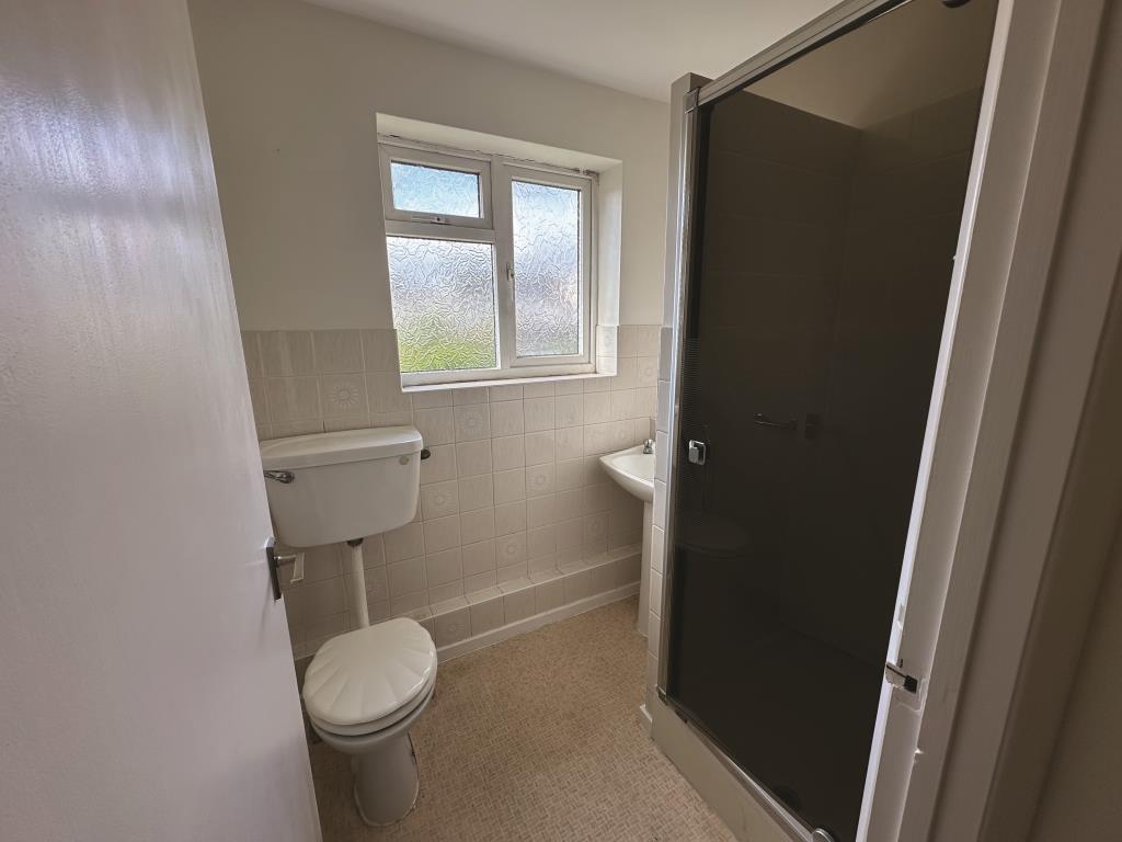 Lot: 173 - ONE-BEDROOM FLAT FOR INVESTMENT - Bathroom